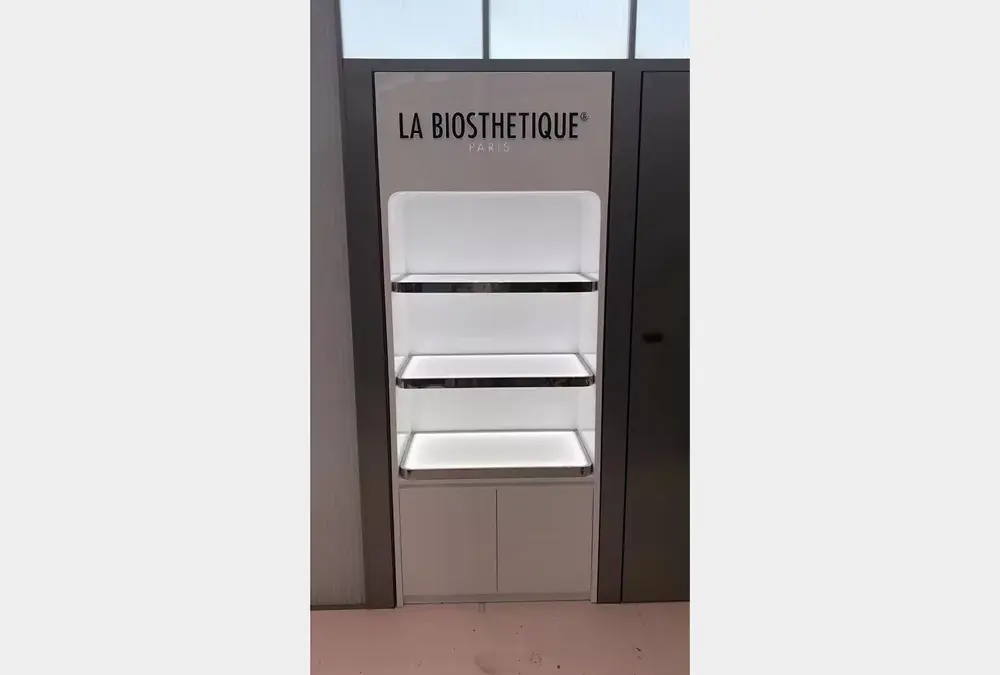 Kosmetik -Anzeigeschrank