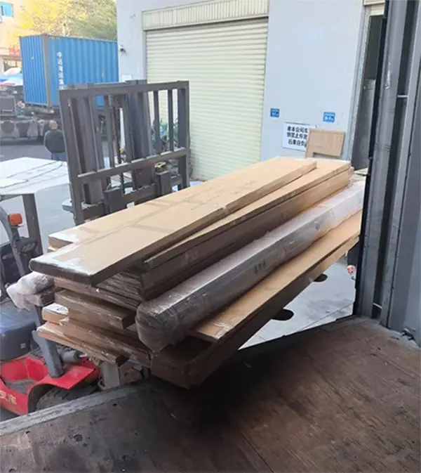 Kleiderständer wurden erfolgreich nach Dubai geliefert